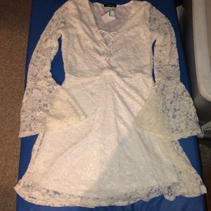 White lace long sleeve dress